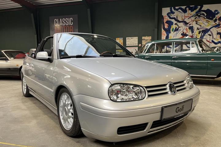 Sølv VW Golf fra 2002