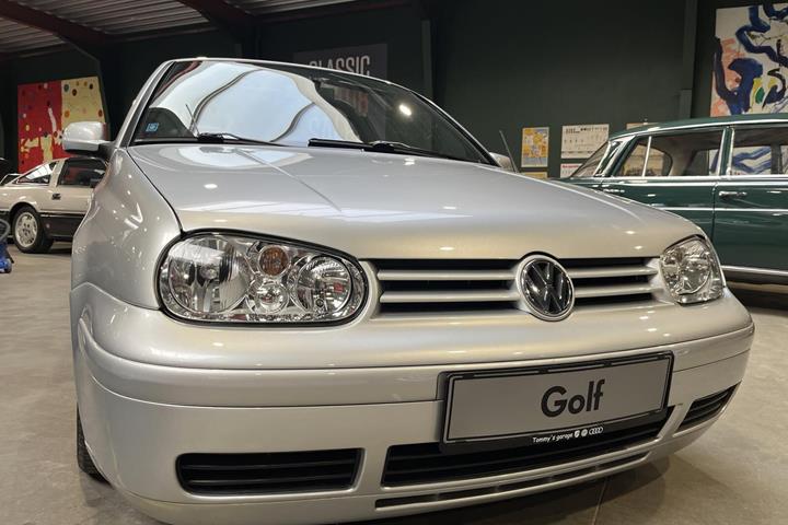 Sølv VW Golf fra 2002