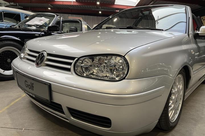 Sølv VW Golf fra 2002