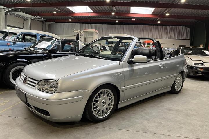 Sølv VW Golf fra 2002