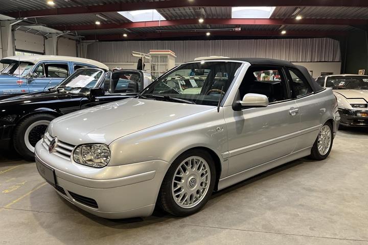 Sølv VW Golf fra 2002