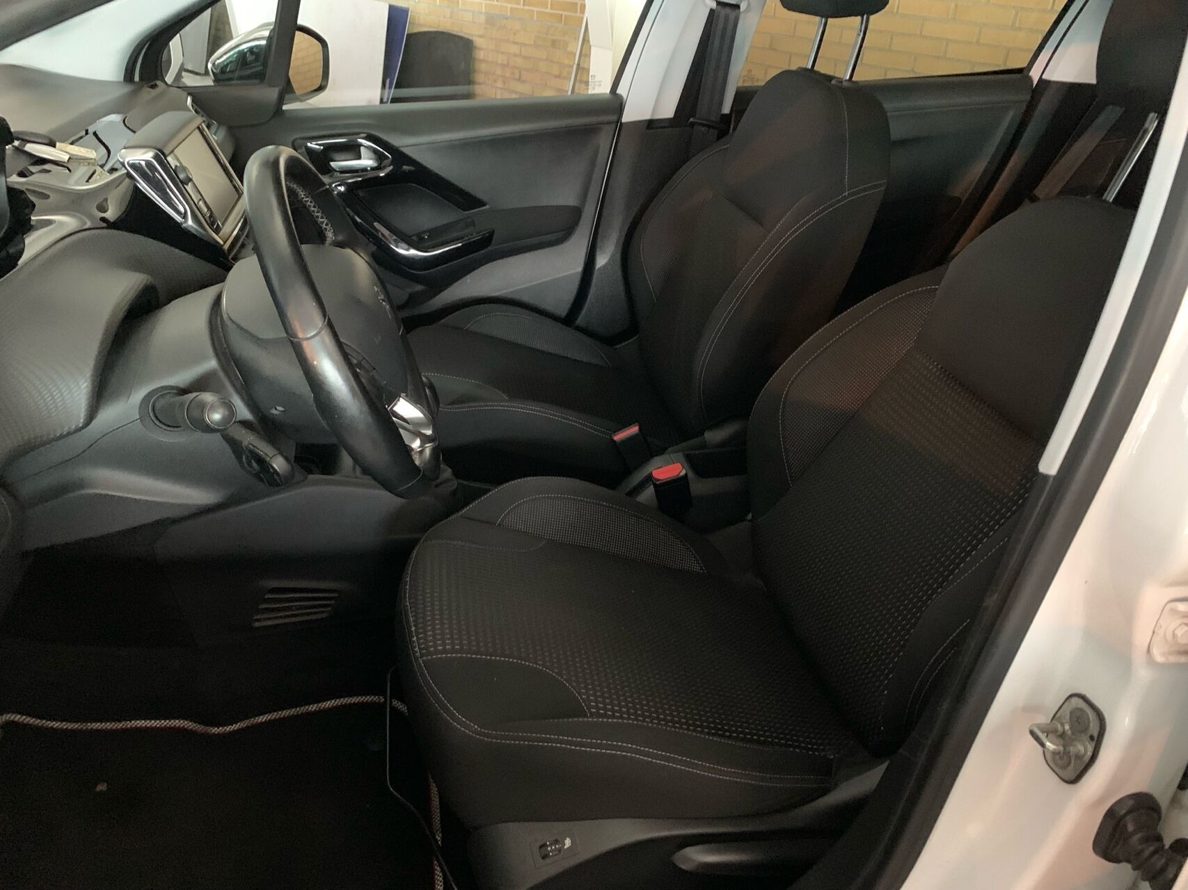 undefined Peugeot 208 fra 2017