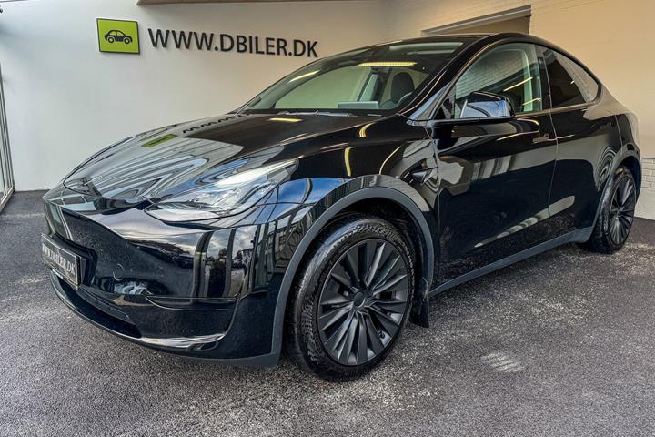 Sort Tesla Model Y fra 2024