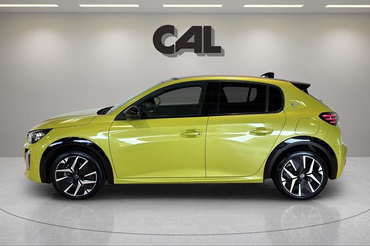 Gul Peugeot e-208 fra 2025