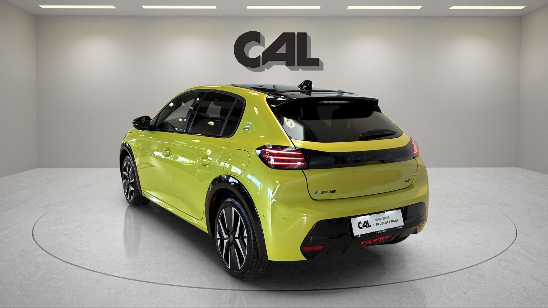 Gul Peugeot e-208 fra 2025