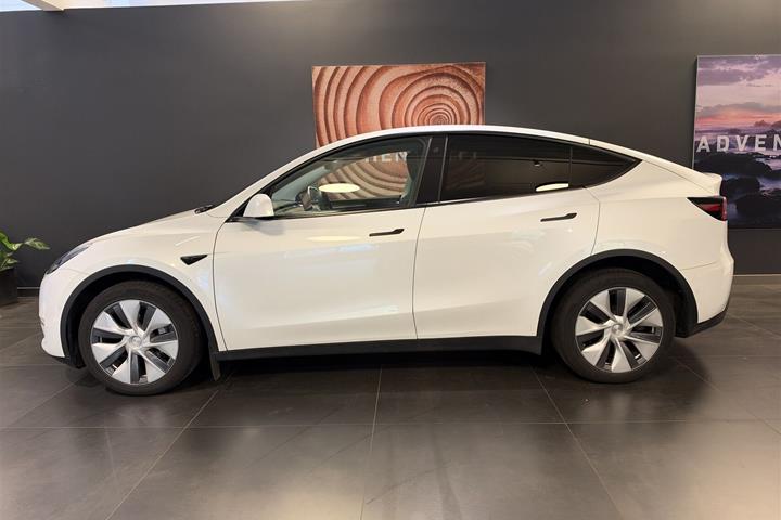 Hvid Tesla Model Y fra 2022