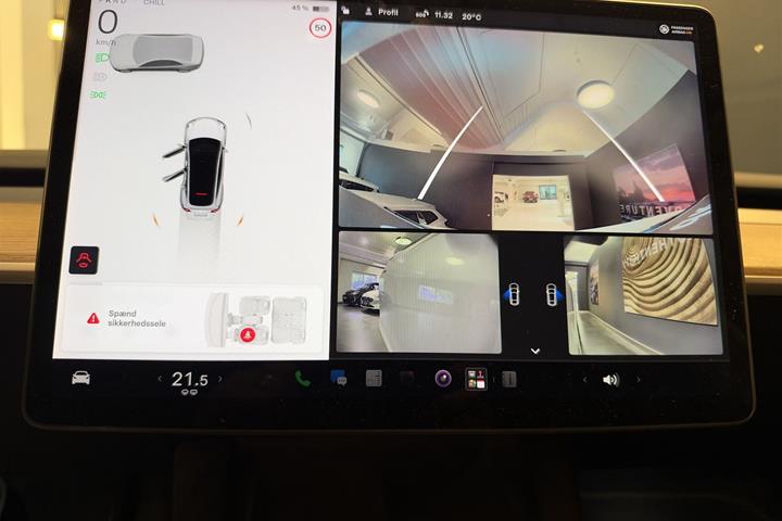 Hvid Tesla Model Y fra 2022