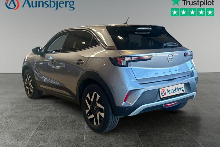 Sølv Opel Mokka-e fra 2023