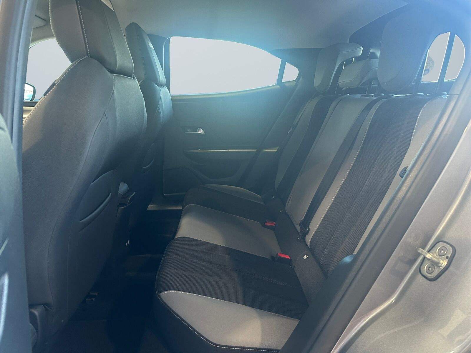 Sølv Opel Mokka-e fra 2023