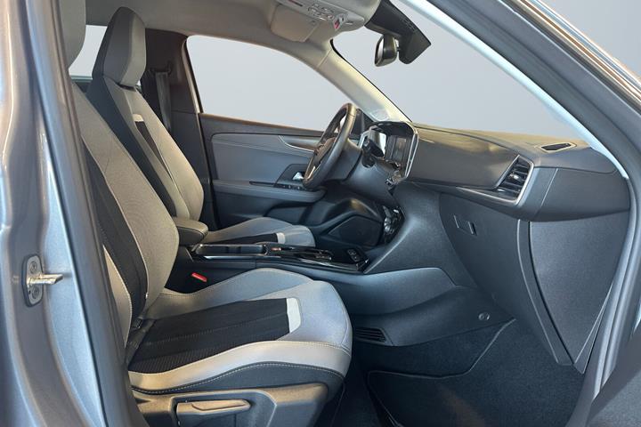 Sølv Opel Mokka-e fra 2023