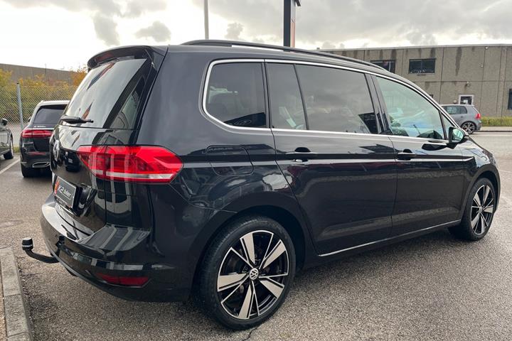 Sort VW Touran fra 2020