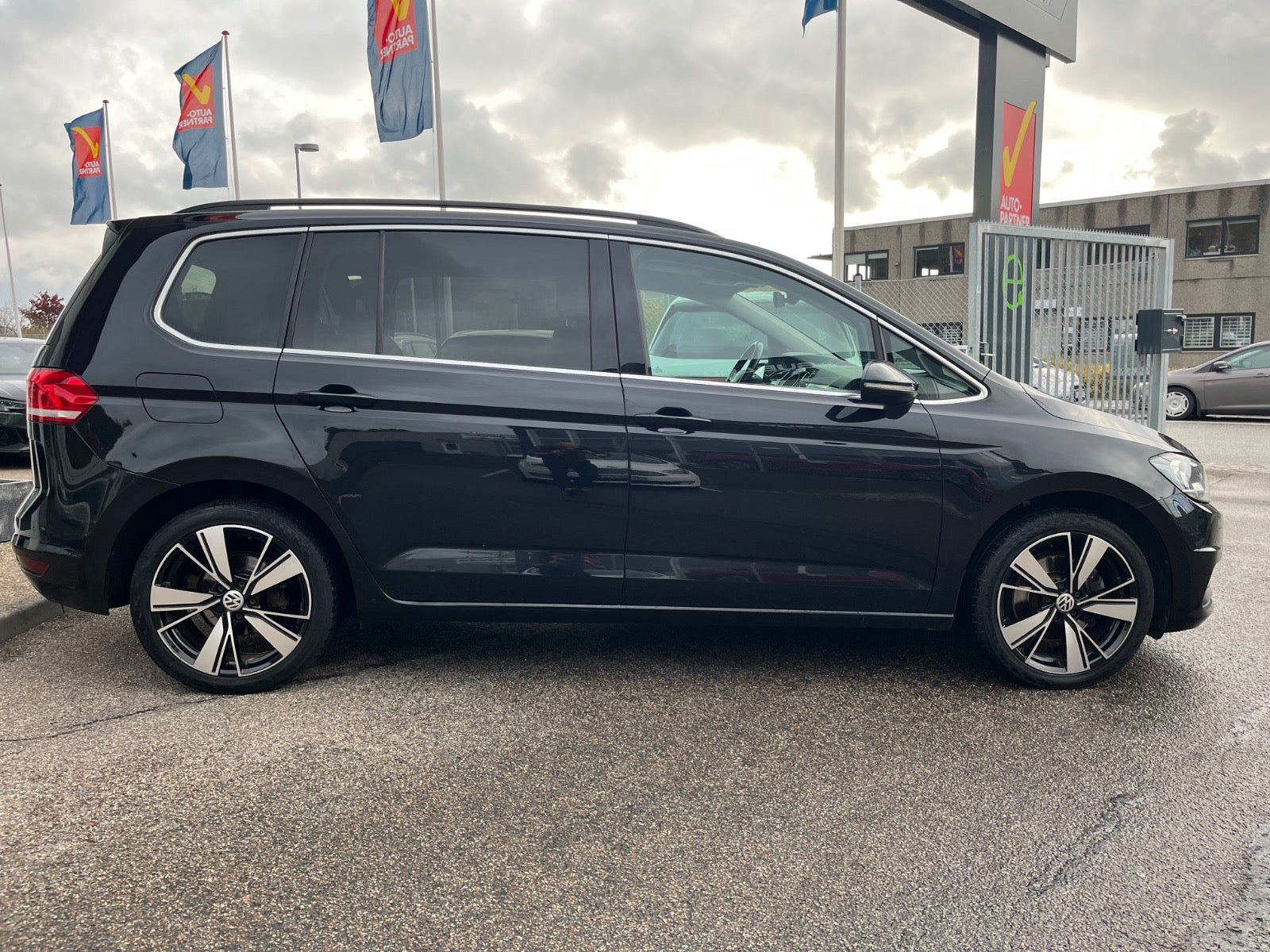 Sort VW Touran fra 2020