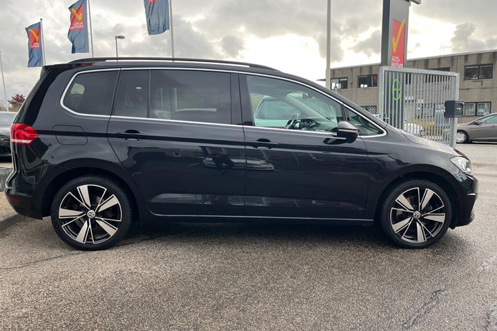 Sort VW Touran fra 2020