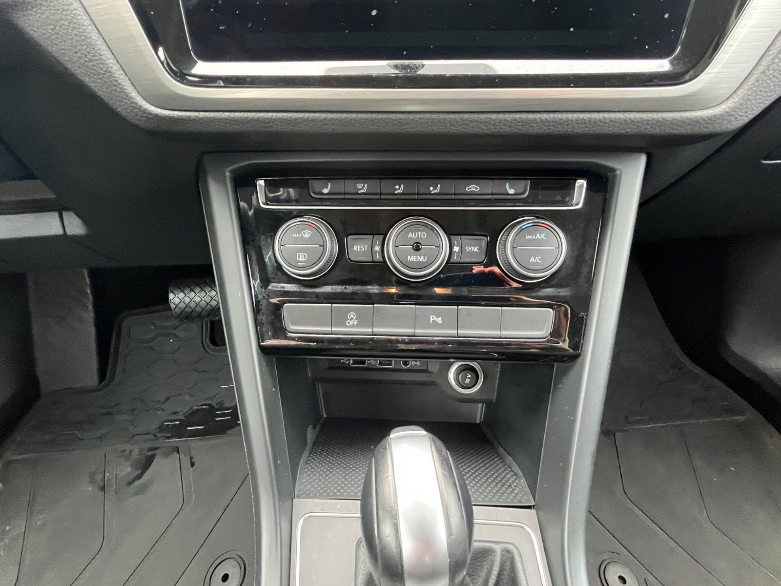 Sort VW Touran fra 2020