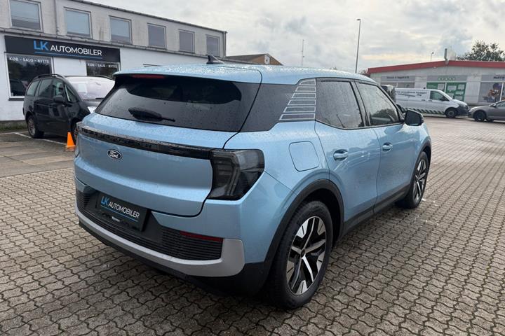 Blå Ford Explorer fra 2025