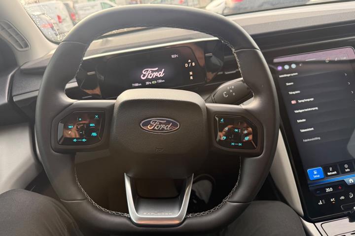 Blå Ford Explorer fra 2025
