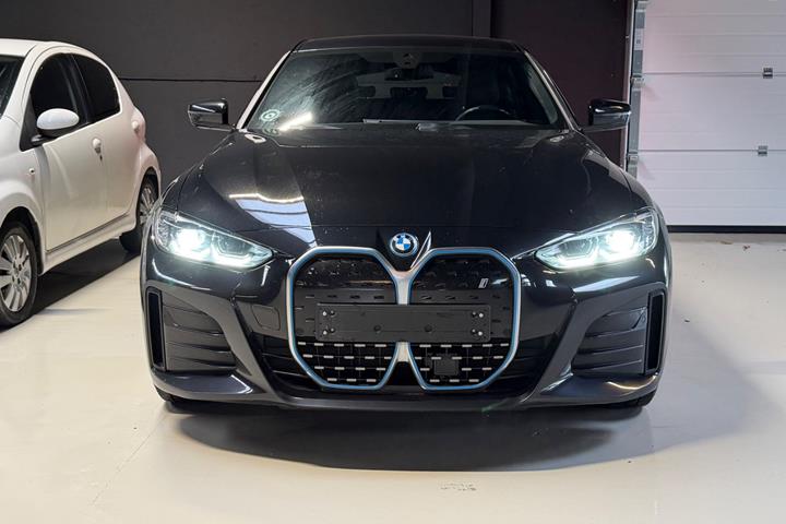 Sort BMW i4 fra 2024