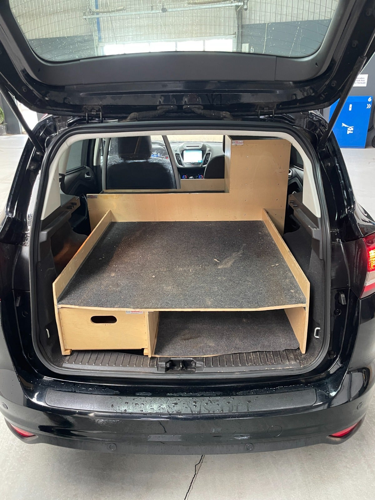 Sort Ford C-MAX fra 2018