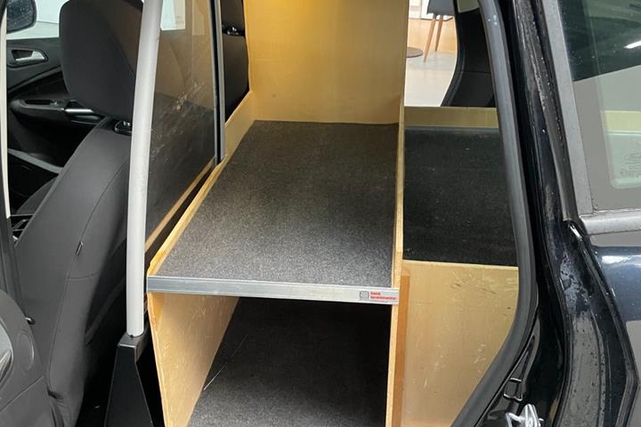 Sort Ford C-MAX fra 2018