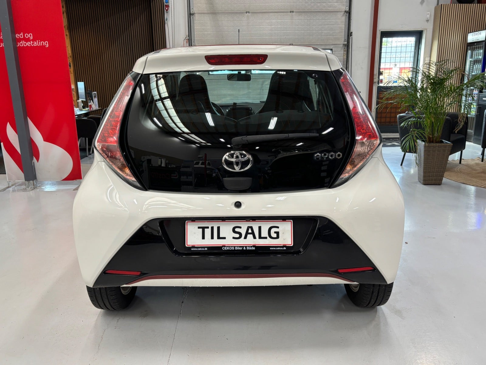 Hvid Toyota Aygo fra 2017