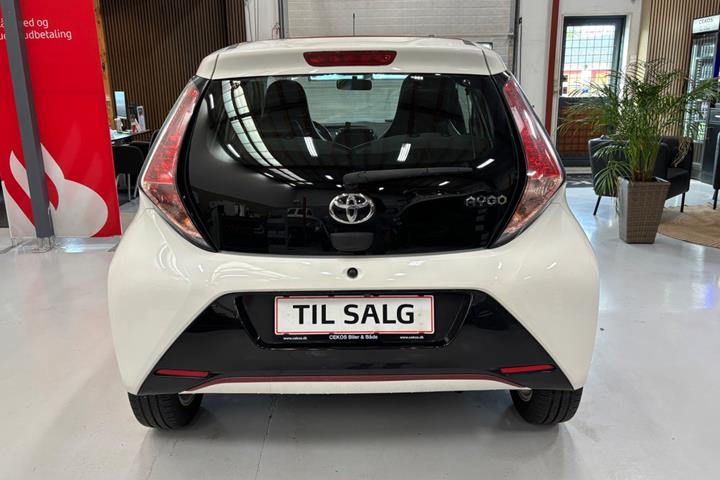 Hvid Toyota Aygo fra 2017