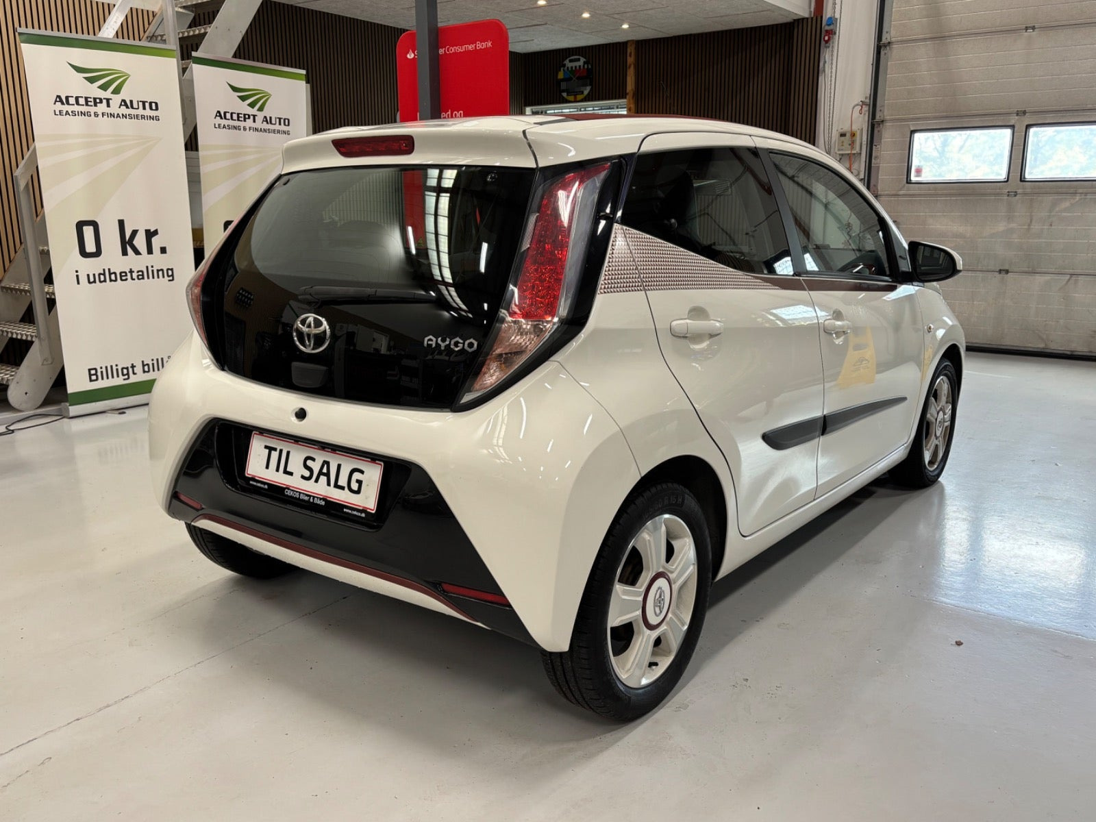 Hvid Toyota Aygo fra 2017