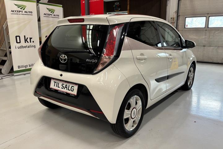 Hvid Toyota Aygo fra 2017