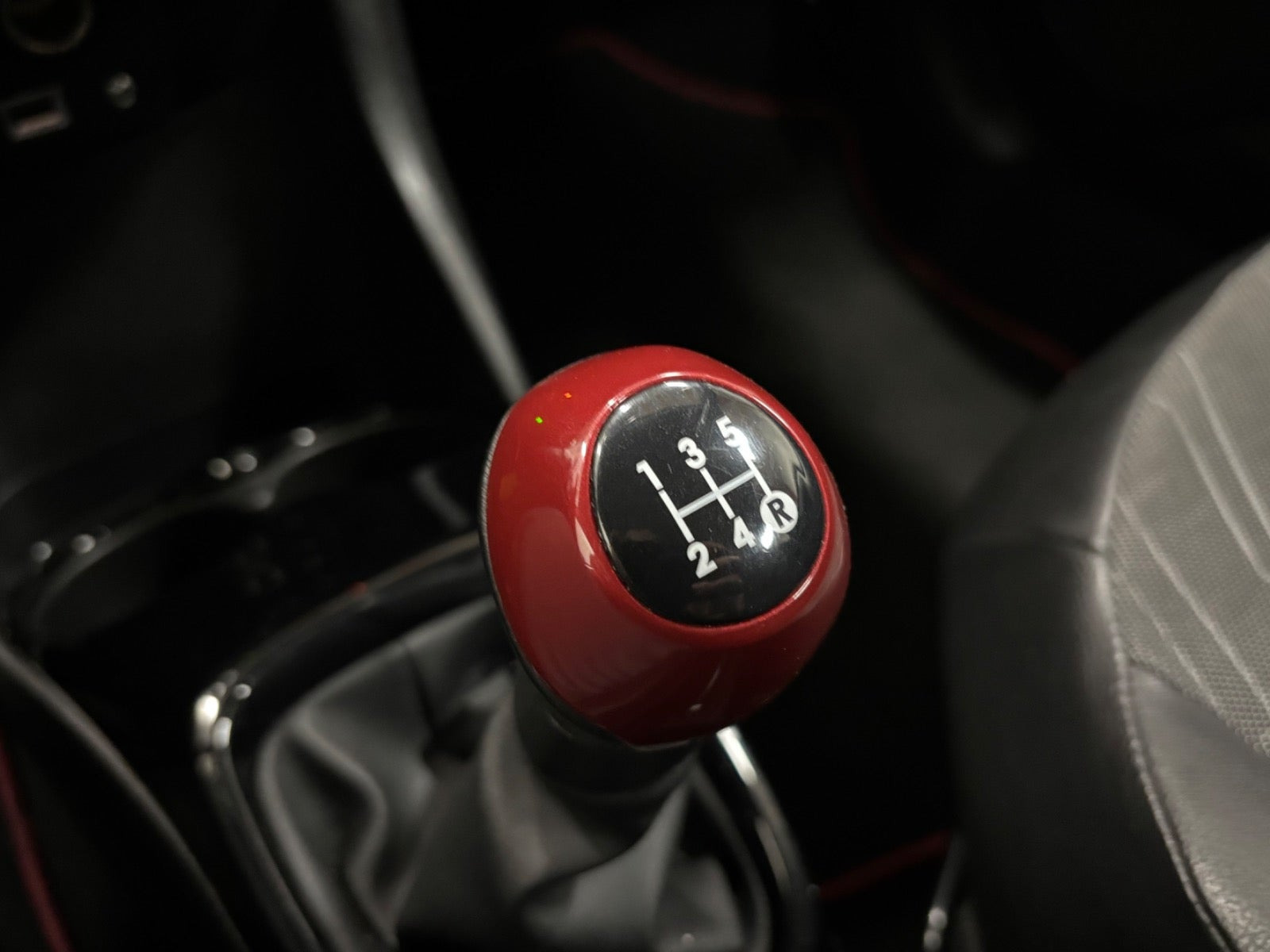 Hvid Toyota Aygo fra 2017