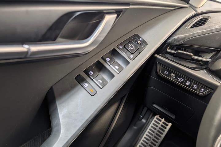Sort Kia Niro fra 2023