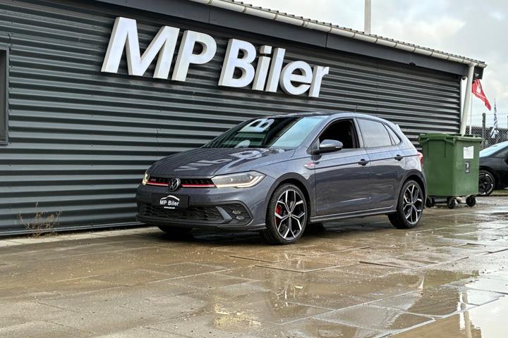 Grå VW Polo fra 2023