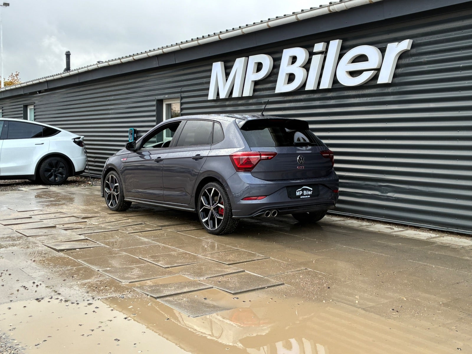 Grå VW Polo fra 2023