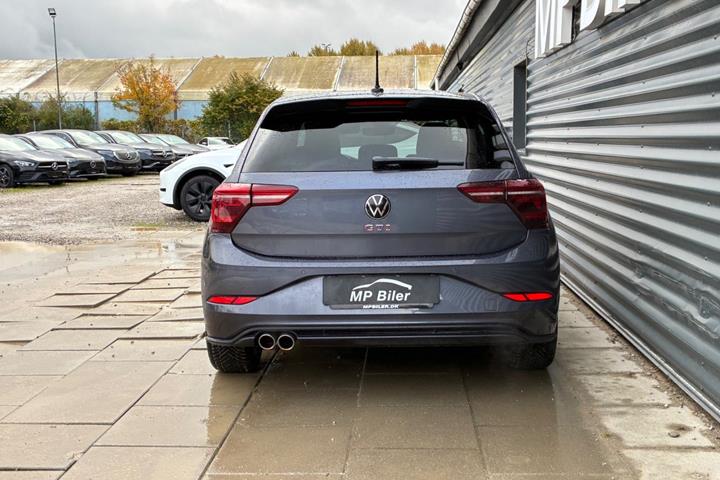 Grå VW Polo fra 2023