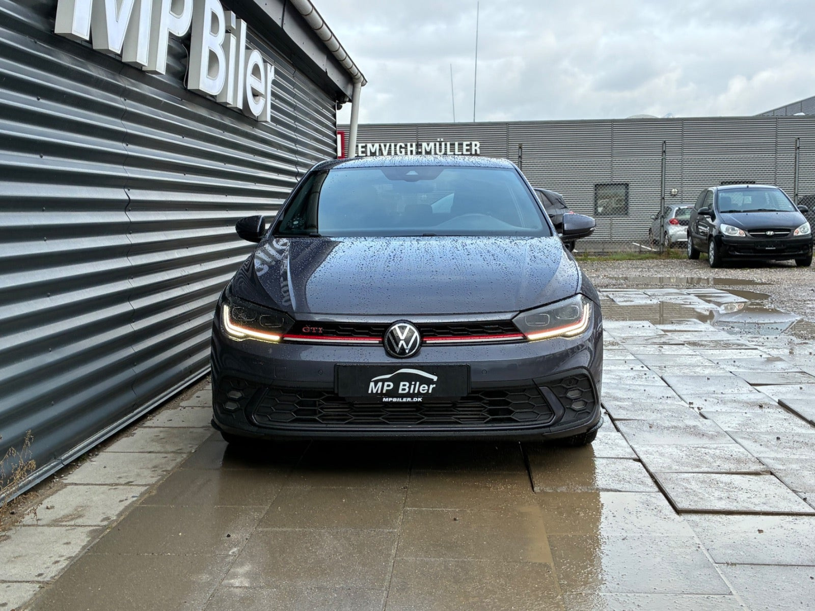Grå VW Polo fra 2023