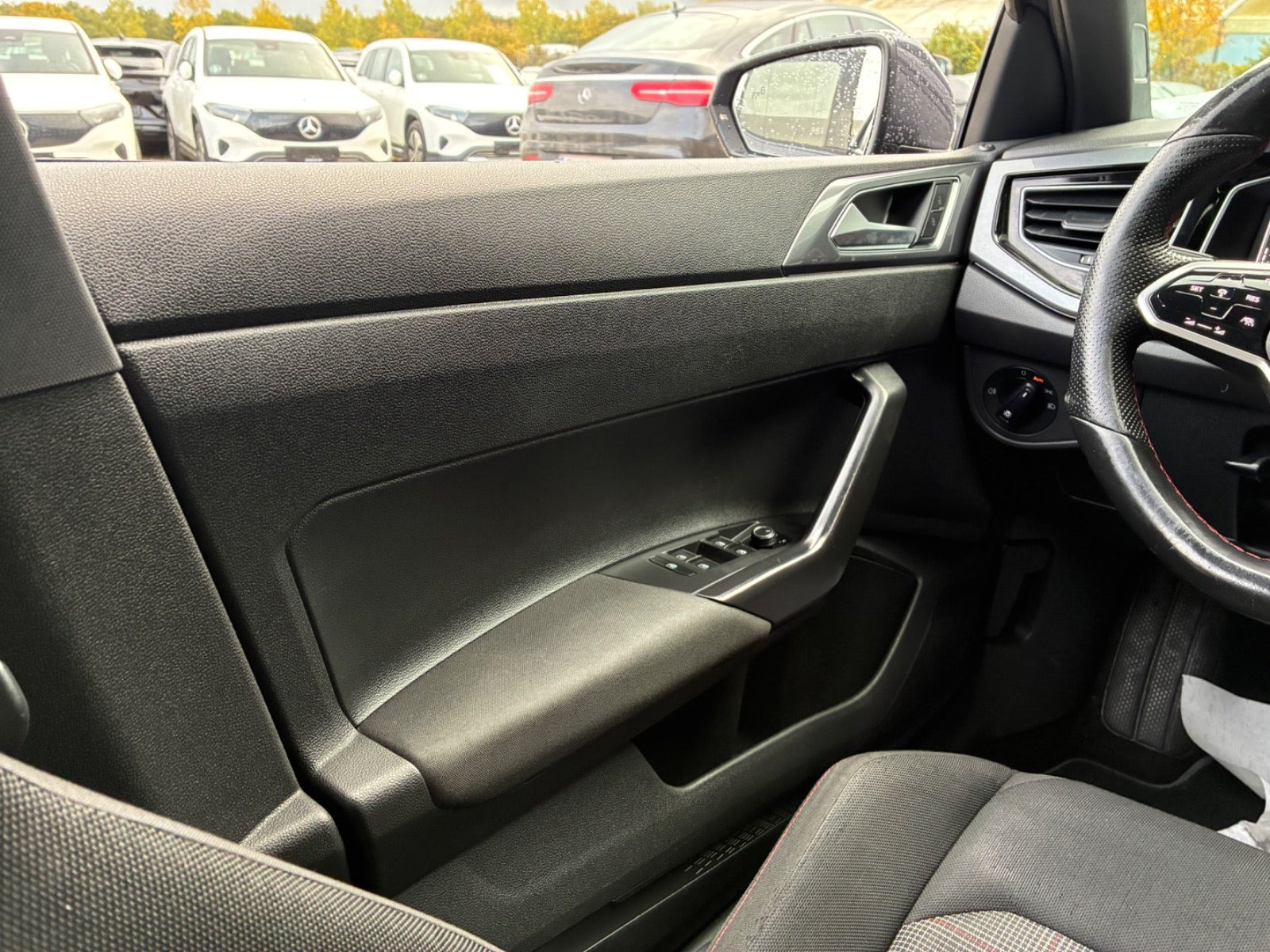 Grå VW Polo fra 2023