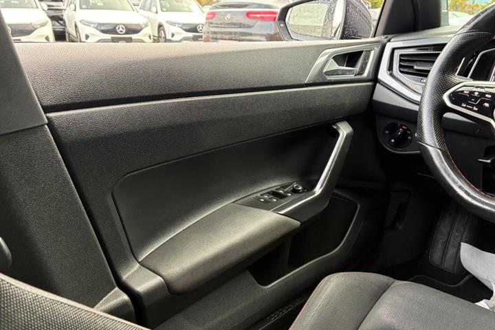 Grå VW Polo fra 2023