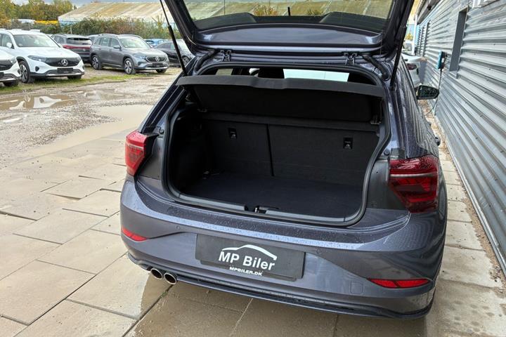 Grå VW Polo fra 2023