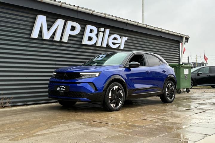 Blå Opel Mokka-e fra 2025