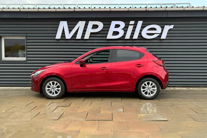 Rød Mazda 2 fra 2018