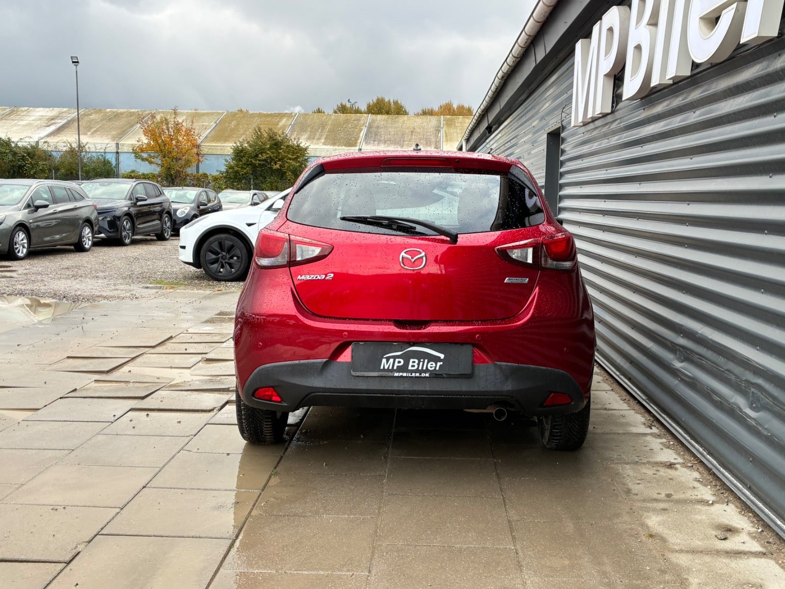 Rød Mazda 2 fra 2018