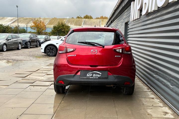 Rød Mazda 2 fra 2018