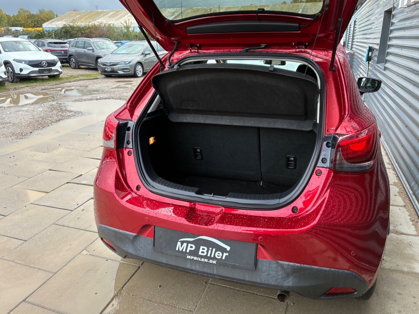Rød Mazda 2 fra 2018