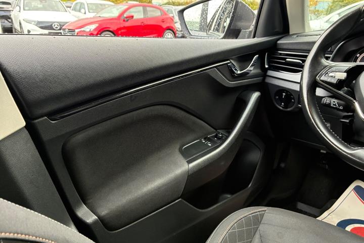Grå Skoda Kamiq fra 2022