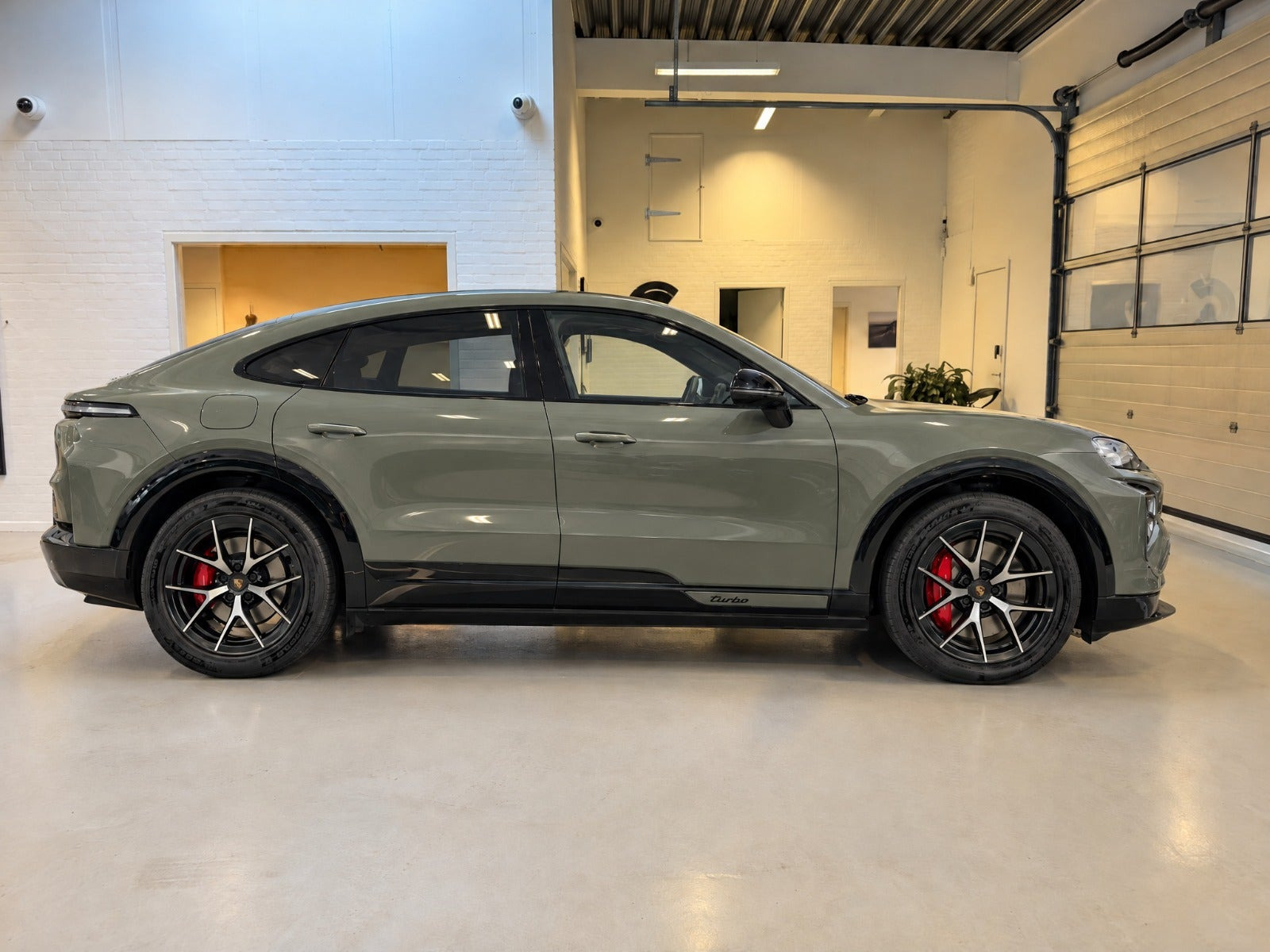 Gul Porsche Cayenne Turbo fra 2026