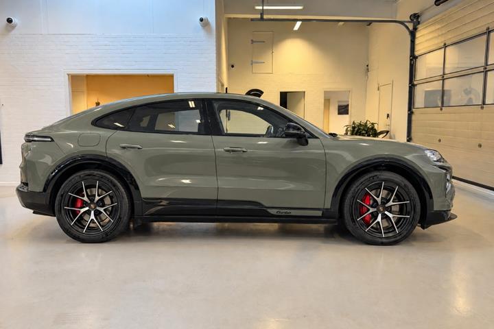 Gul Porsche Cayenne Turbo fra 2026