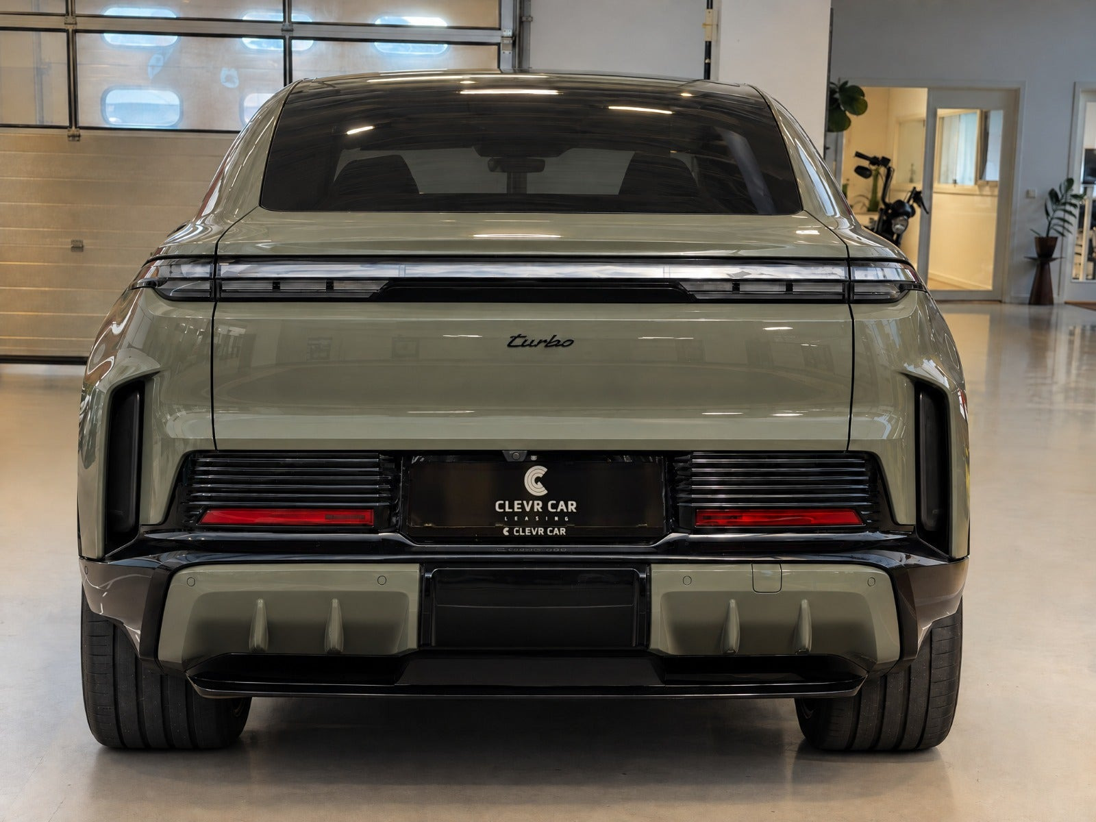 Gul Porsche Cayenne Turbo fra 2026