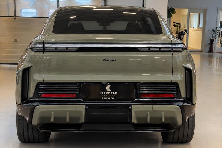 Gul Porsche Cayenne Turbo fra 2026