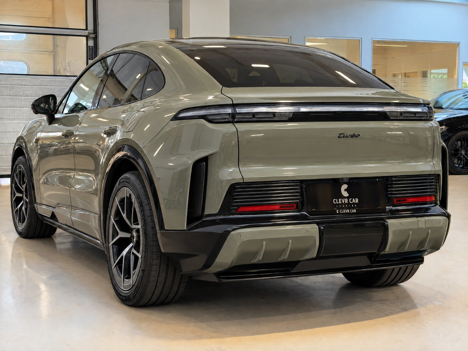 Gul Porsche Cayenne Turbo fra 2026