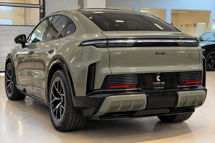 Gul Porsche Cayenne Turbo fra 2026