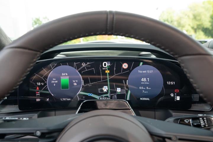 Gul Porsche Cayenne Turbo fra 2026