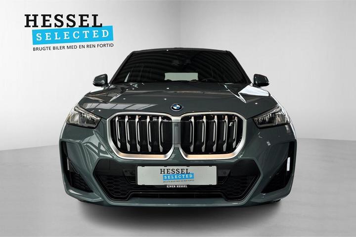 Grøn BMW iX1 fra 2023